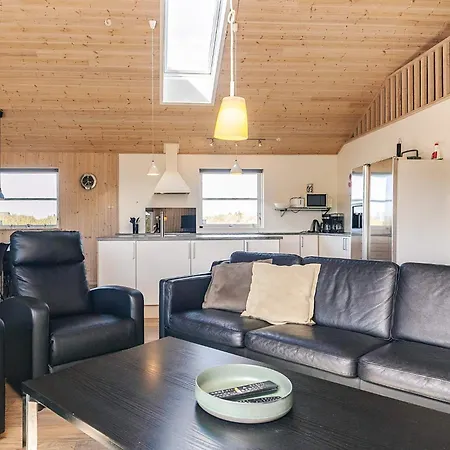 16 Person In Lokken-by Traum * Løkken