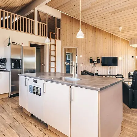 16 Person In Lokken-by Traum