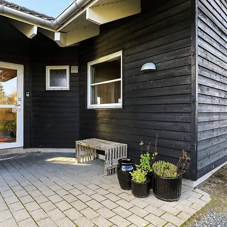 16 Person In Lokken-by Traum