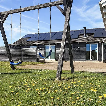16 Person In Lokken-by Traum * Løkken